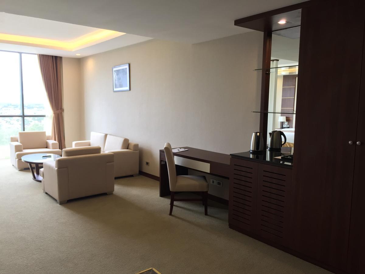 เมือง แท็ง แกรนด์ ฮวง ไม Hotel Hoang Mai  ภายนอก รูปภาพ